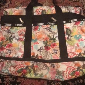 LeSportsac Large Tote Floral Print 🧚🏻‍♂️